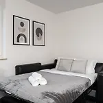 Apartments Deluxe Cannes 51